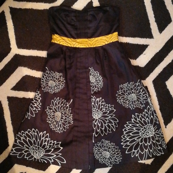 Strapless Anthropologie dress - Picture 2 of 8